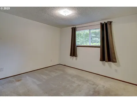 10020 NE Oakhurst Drive Vancouver WA 98662