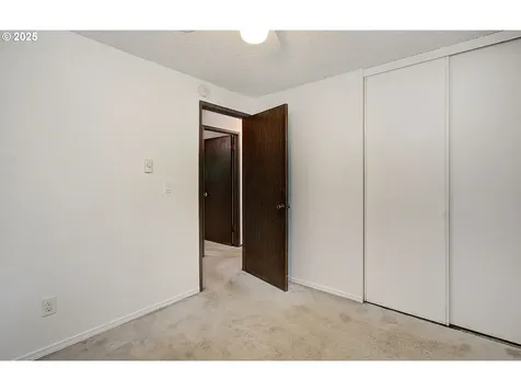 10020 NE Oakhurst Drive Vancouver WA 98662
