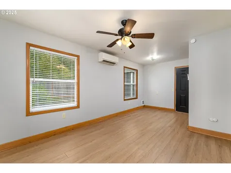 114 S John Adams Street Oregon City OR 97045