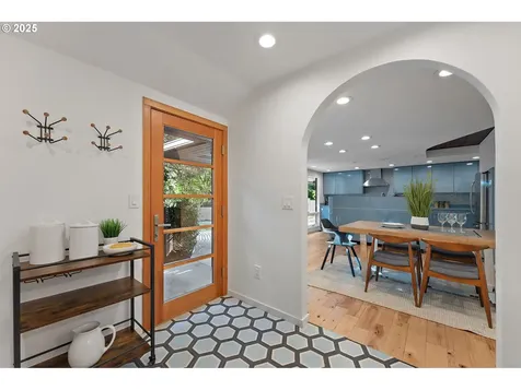115 Ash Street Lake Oswego OR 97034