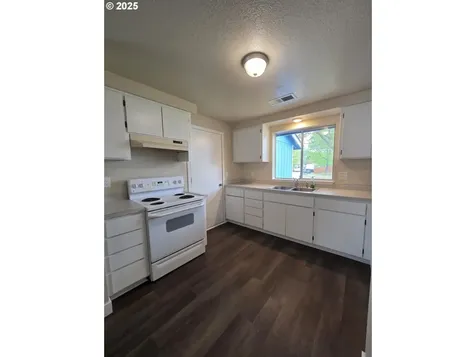232 Columbia Loop Road Roseburg OR 97471