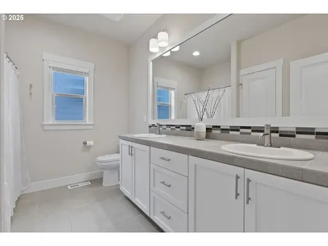 16943 SW Snowdale Street Beaverton OR 97007