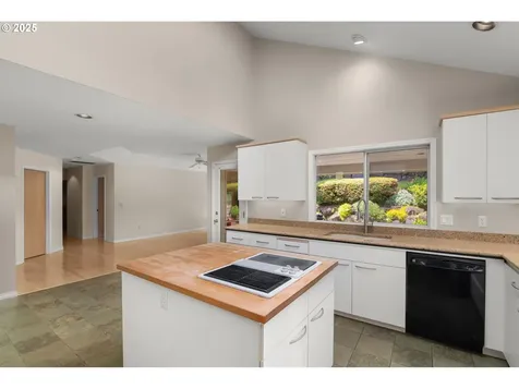 2731 SW 28th Drive Portland OR 97219