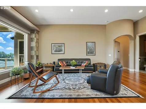 2730 W 6th Street Washougal WA 98671