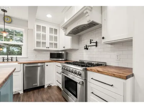 95976 Cape Ferrelo Road Brookings OR 97415