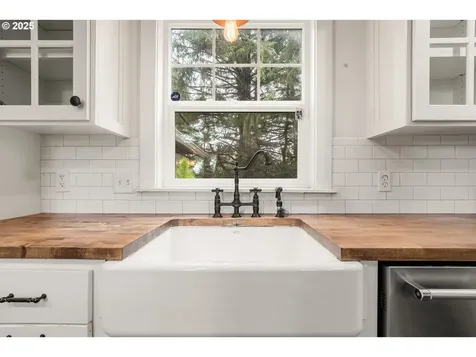 95976 Cape Ferrelo Road Brookings OR 97415