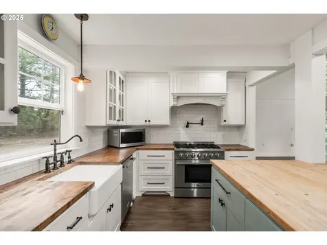 95976 Cape Ferrelo Road Brookings OR 97415