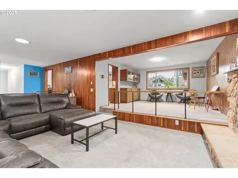 2568 Dover Drive Eugene OR 97404