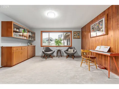 2568 Dover Drive Eugene OR 97404