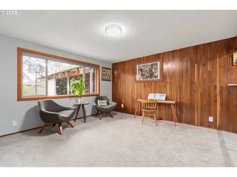 2568 Dover Drive Eugene OR 97404