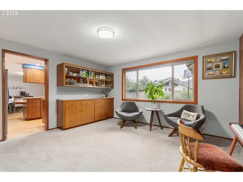 2568 Dover Drive Eugene OR 97404