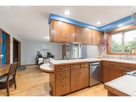 2568 Dover Drive Eugene OR 97404