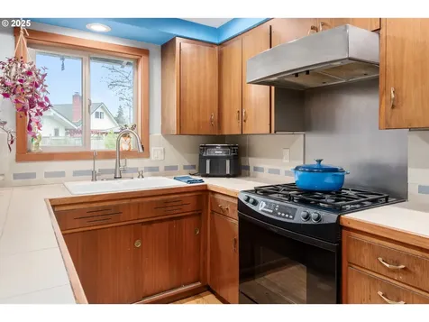 2568 Dover Drive Eugene OR 97404