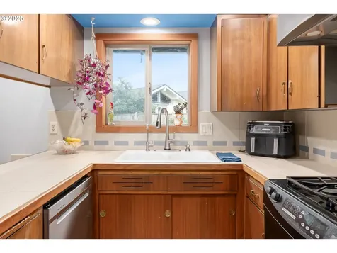 2568 Dover Drive Eugene OR 97404