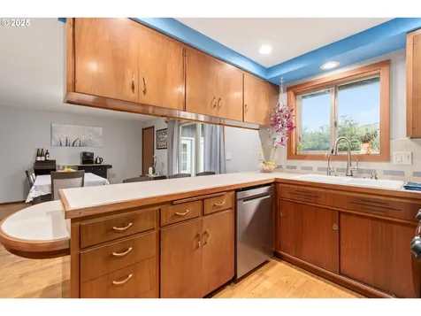 2568 Dover Drive Eugene OR 97404