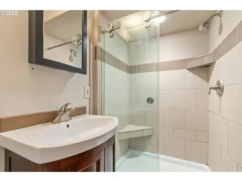 2568 Dover Drive Eugene OR 97404