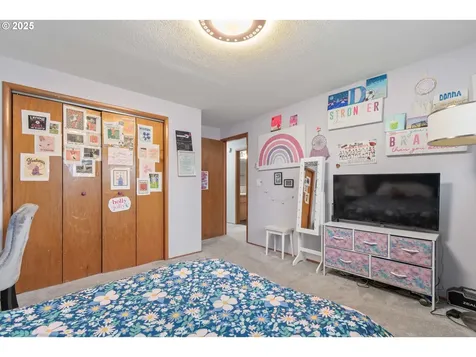 2568 Dover Drive Eugene OR 97404