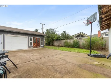 2568 Dover Drive Eugene OR 97404
