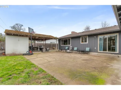 2568 Dover Drive Eugene OR 97404