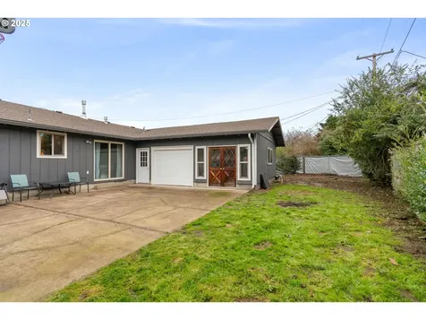 2568 Dover Drive Eugene OR 97404