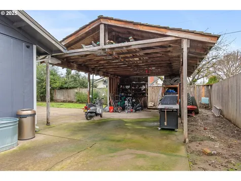 2568 Dover Drive Eugene OR 97404