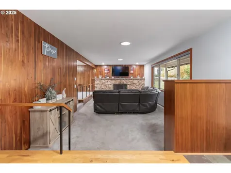 2568 Dover Drive Eugene OR 97404
