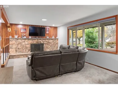 2568 Dover Drive Eugene OR 97404