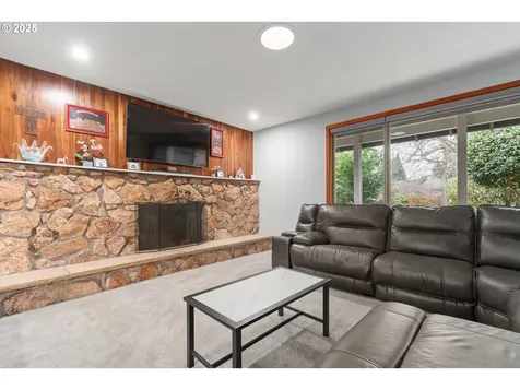 2568 Dover Drive Eugene OR 97404