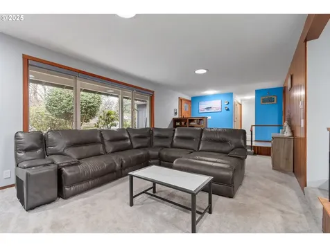 2568 Dover Drive Eugene OR 97404