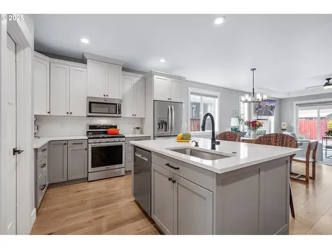 2559 N Lydia Loop Hubbard OR 97032