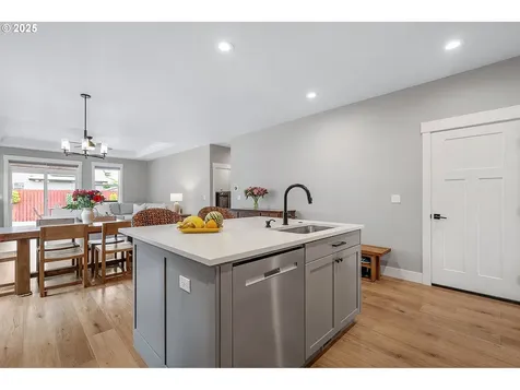 2559 N Lydia Loop Hubbard OR 97032