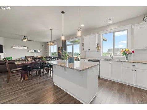 722 E Vine Maple Avenue La Center WA 98629