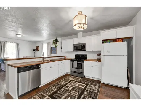 643 Kalmia Street Junction City OR 97448