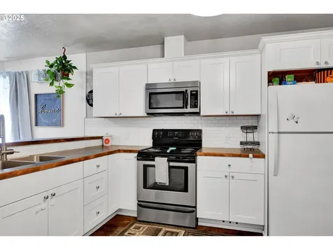 643 Kalmia Street Junction City OR 97448