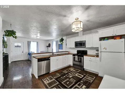 643 Kalmia Street Junction City OR 97448