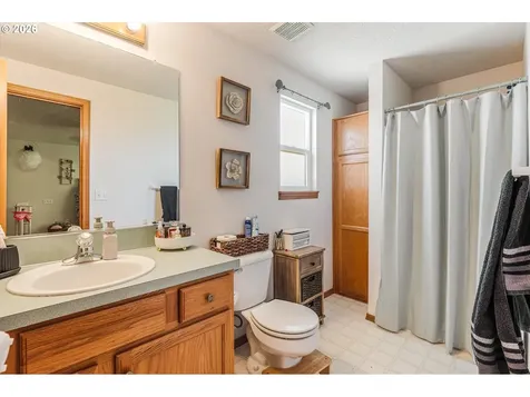 843 10th Court Lafayette OR 97127