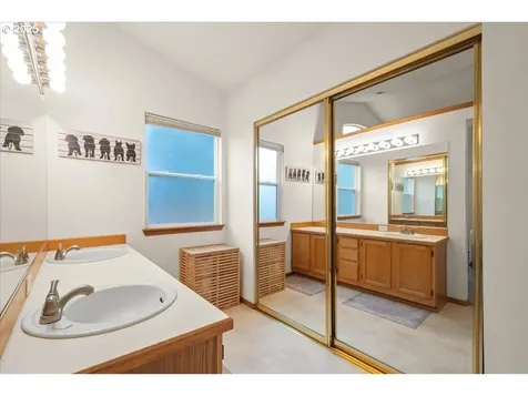 8305 NE 26th Avenue Vancouver WA 98665