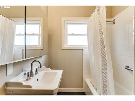 180 W 23rd Avenue Eugene OR 97405
