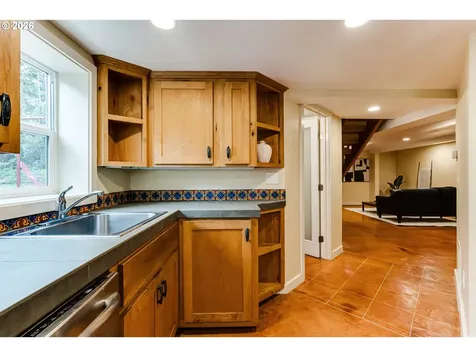 180 W 23rd Avenue Eugene OR 97405
