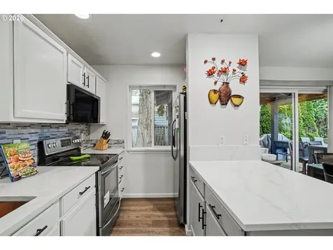 810 SE Locust Street Dundee OR 97115