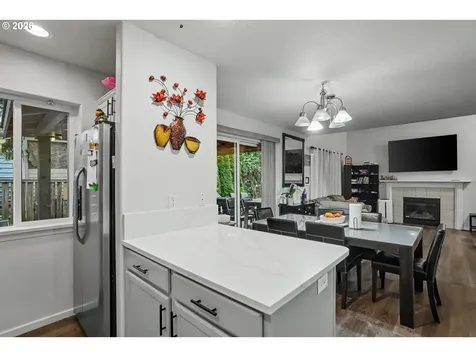 810 SE Locust Street Dundee OR 97115