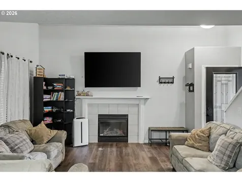 810 SE Locust Street Dundee OR 97115