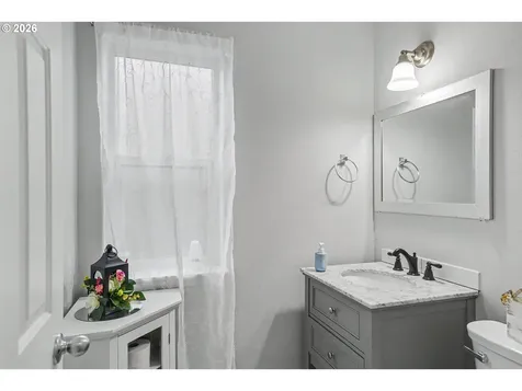 810 SE Locust Street Dundee OR 97115