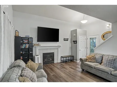810 SE Locust Street Dundee OR 97115