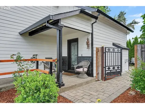 810 SE Locust Street Dundee OR 97115