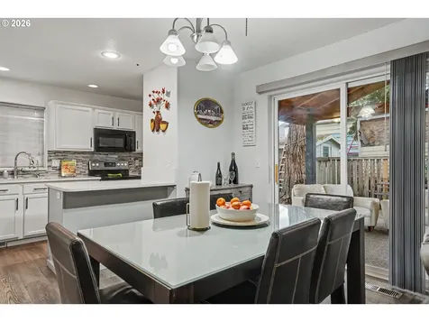 810 SE Locust Street Dundee OR 97115