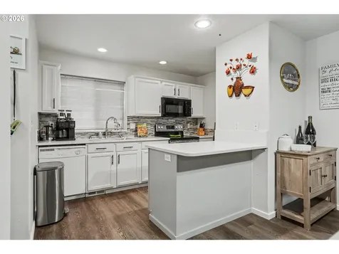 810 SE Locust Street Dundee OR 97115