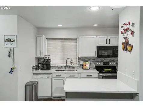 810 SE Locust Street Dundee OR 97115
