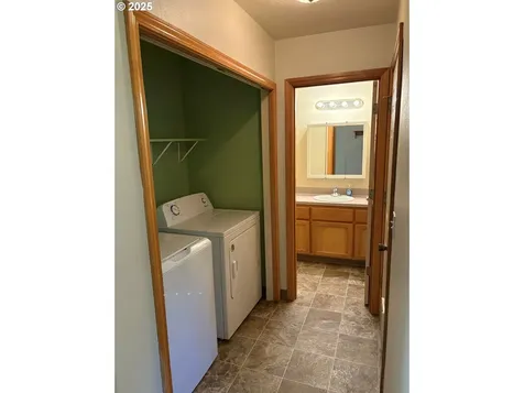 2111 Plentywood Lane Eugene OR 97404