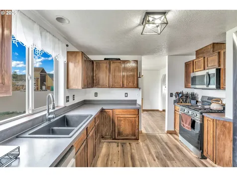404 N Bridge Street Sheridan OR 97378